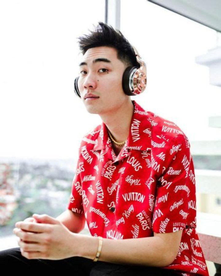 Who is Bryan Le dating? Bryan Le girlfriend, wife