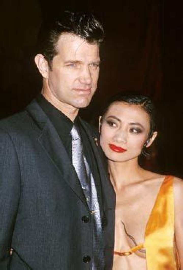 Who is Chris Isaak dating? Chris Isaak girlfriend, wife