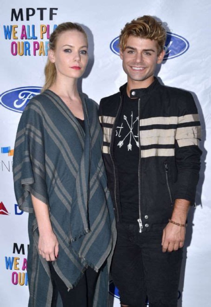 Who is Claudia Lee dating? Claudia Lee boyfriend, husband