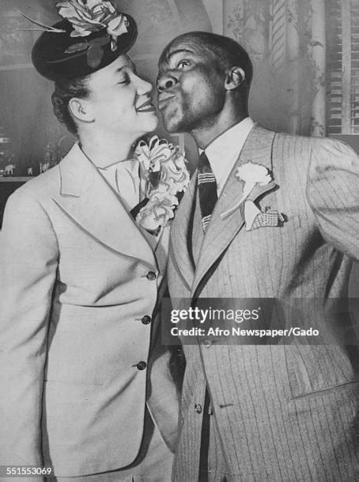 Who is Elaine Plaines dating? Elaine Plaines boyfriend, husband