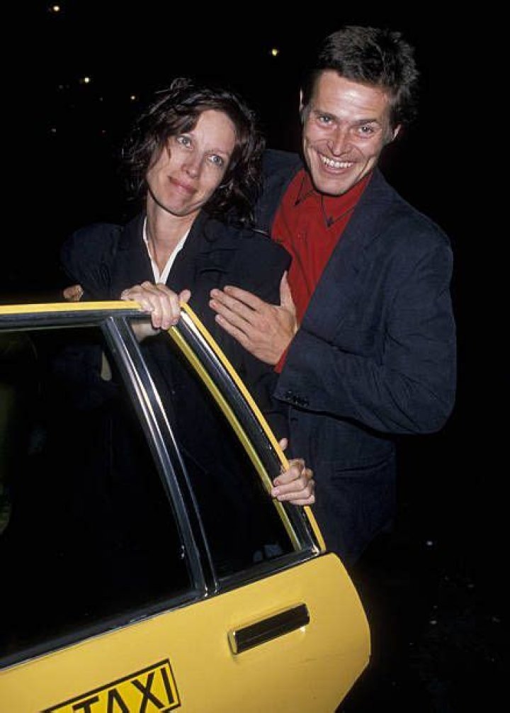 Who is Elizabeth LeCompte dating? Elizabeth LeCompte boyfriend, husband