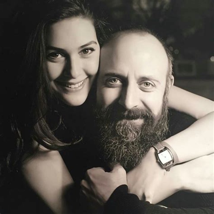 Who is Halit Ergenç dating? Halit Ergenç girlfriend, wife