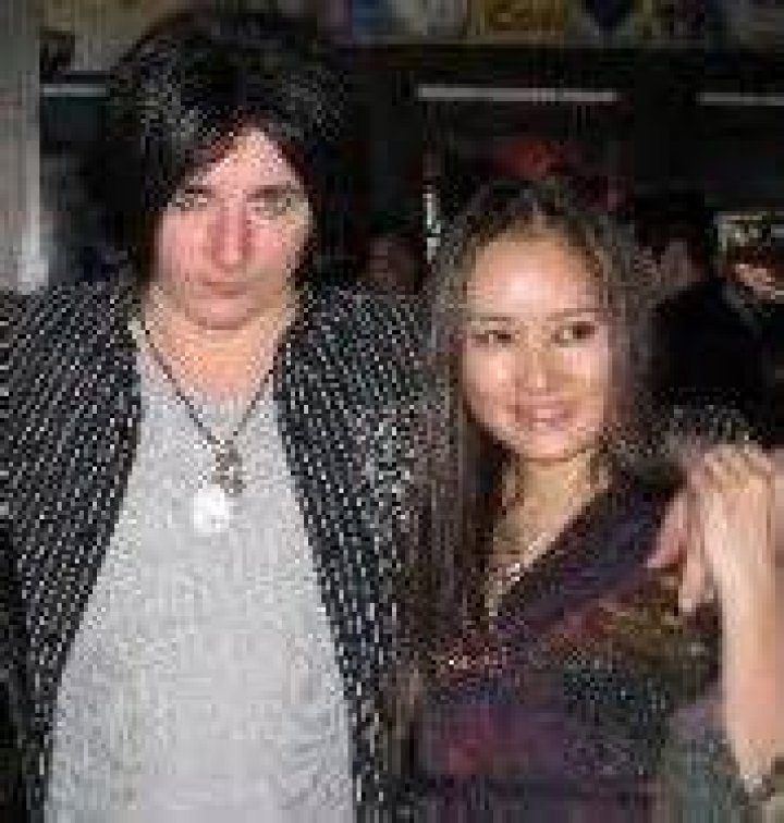Who is Junko Lewis dating? Junko Lewis boyfriend, husband