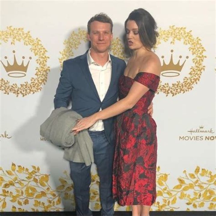Who is Kimberley Sustad dating? Kimberley Sustad boyfriend, husband