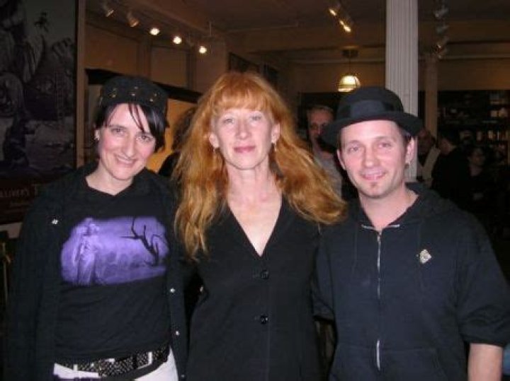 Who is Loreena McKennitt dating? Loreena McKennitt boyfriend, husband