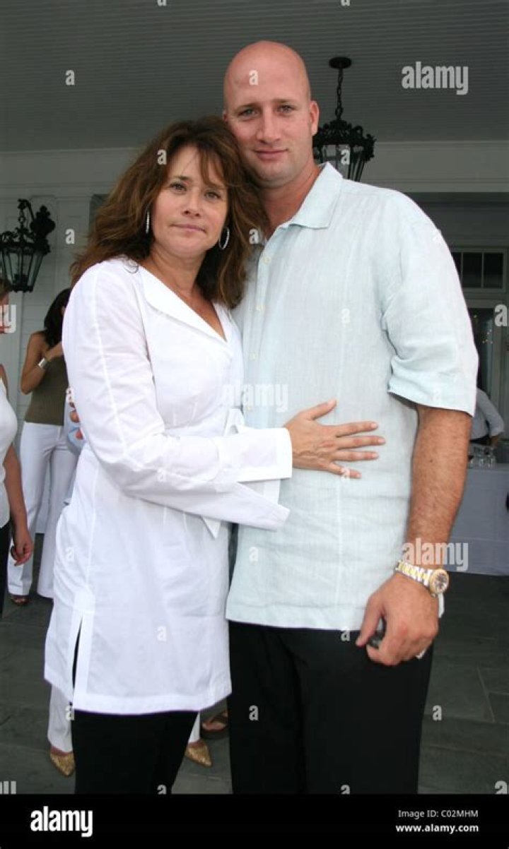 Who is Lorraine Sisco dating? Lorraine Sisco boyfriend, husband