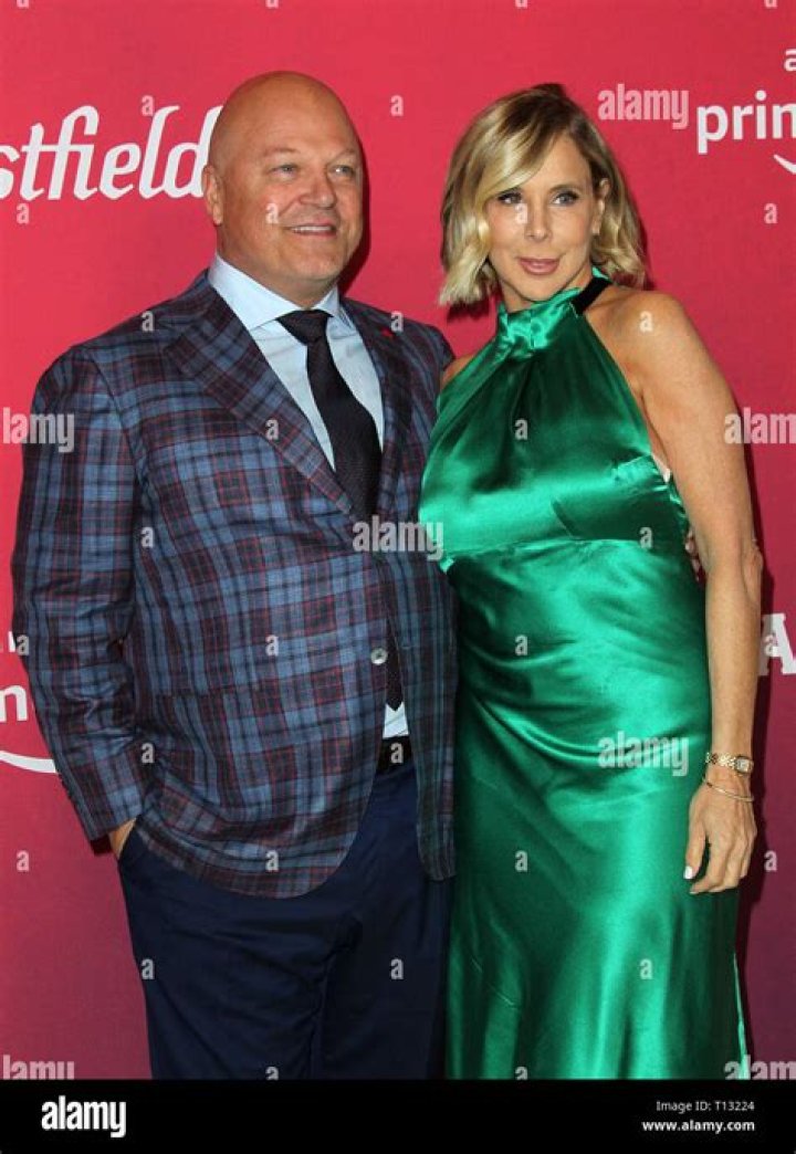 Who is Michael Chiklis dating? Michael Chiklis girlfriend, wife