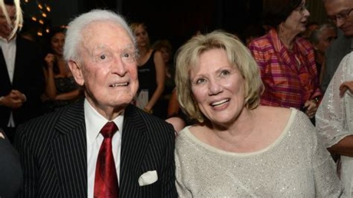 Who is Nancy Burnett dating? Nancy Burnett boyfriend, husband