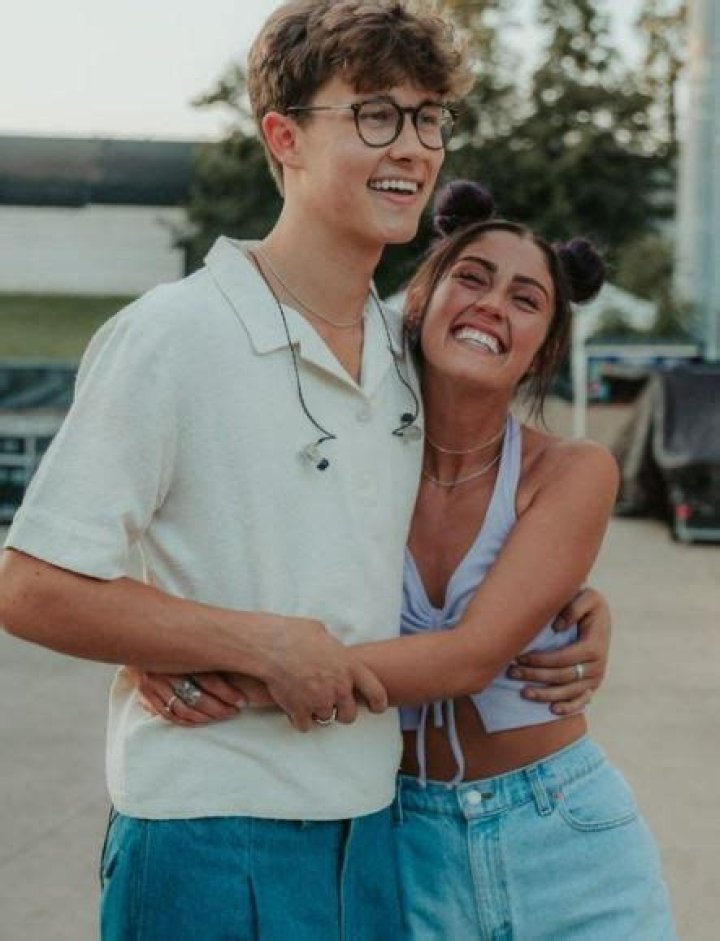 Who is Nikki Mitchell dating? Nikki Mitchell boyfriend, husband