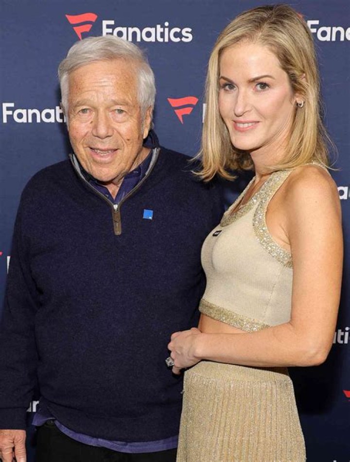 Who is Robert Hayes dating? Robert Hayes girlfriend, wife