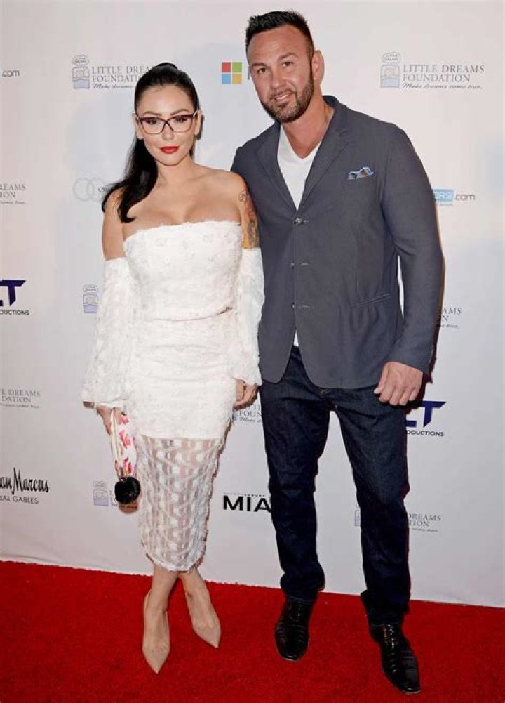 Who is Roger Mathews dating? Roger Mathews girlfriend, wife