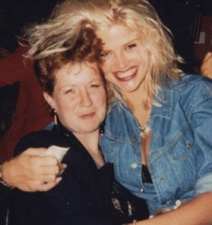 Who is Sandi Powledge dating? Sandi Powledge boyfriend, husband