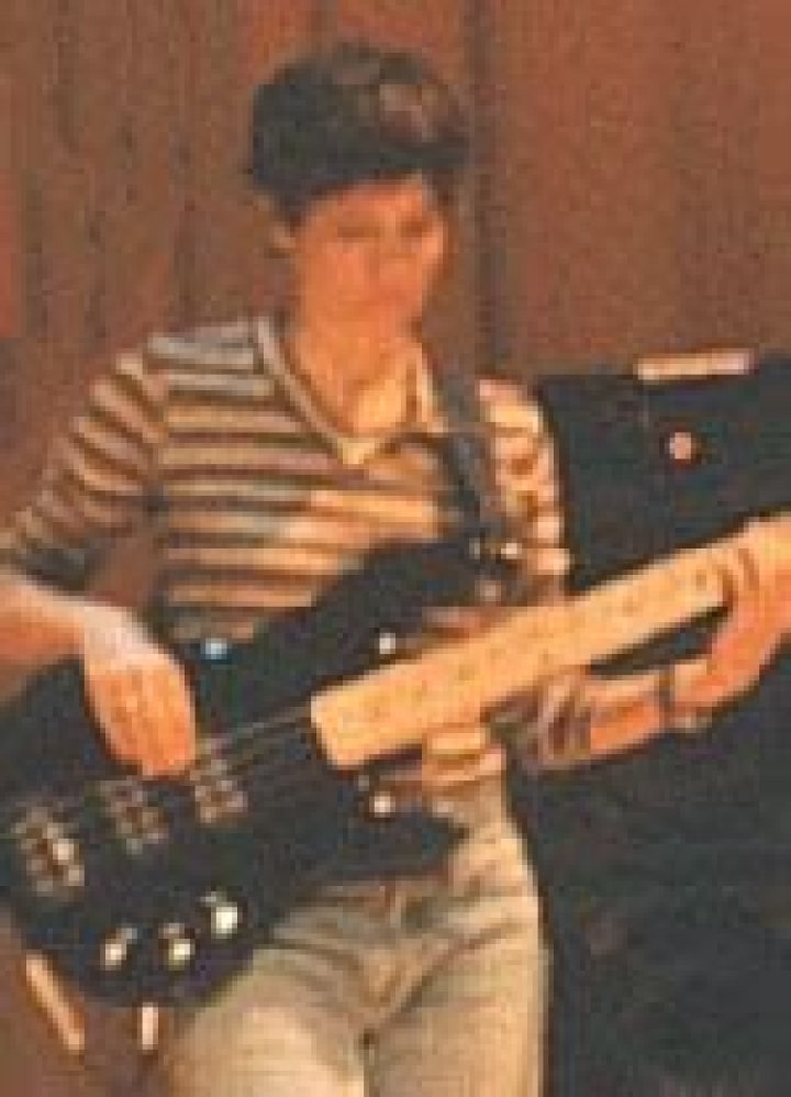 Who is Sara Lee (musician) dating? Sara Lee (musician) partner, spouse