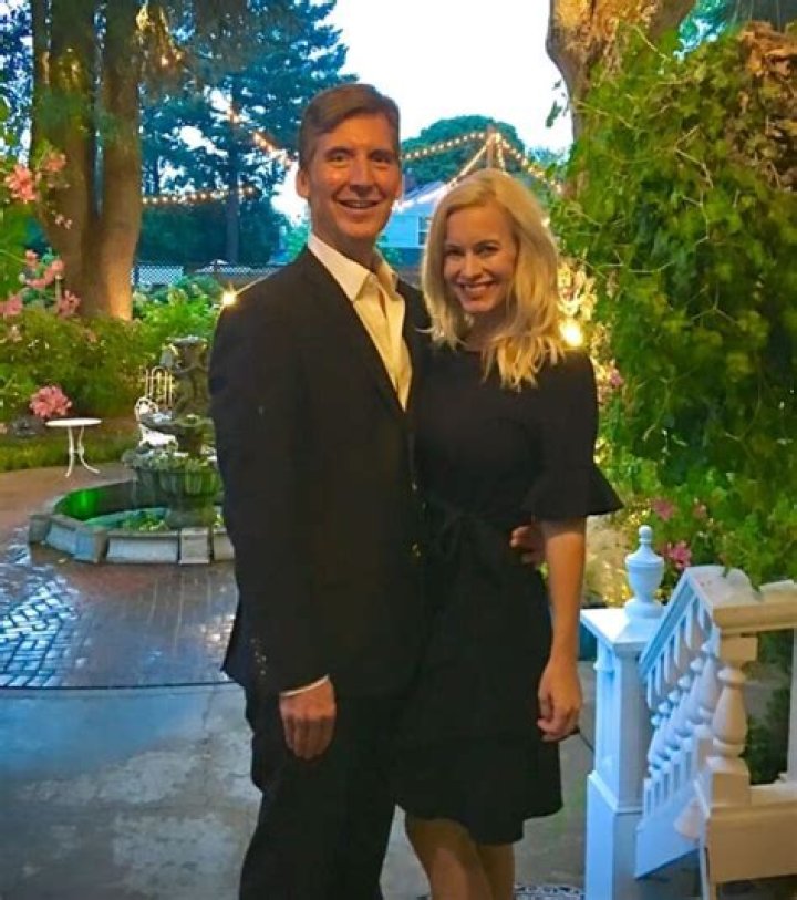 Who is Shannon Farren dating? Shannon Farren boyfriend, husband