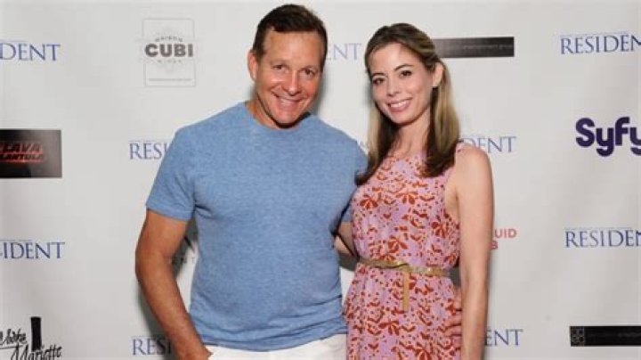 Who is Steve Guttenberg dating? Steve Guttenberg girlfriend, wife