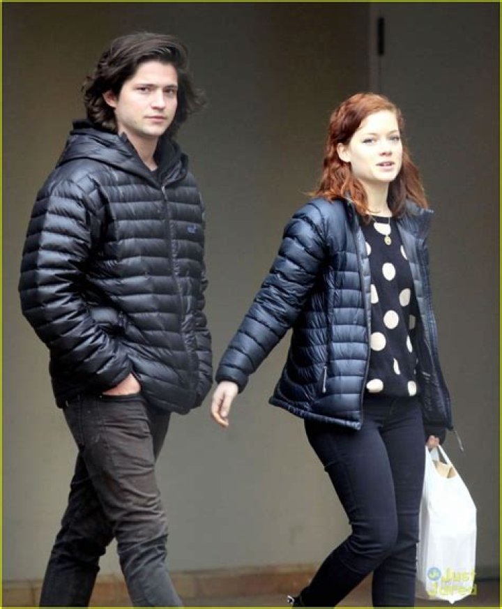 Who is Thomas McDonell dating? Thomas McDonell girlfriend, wife