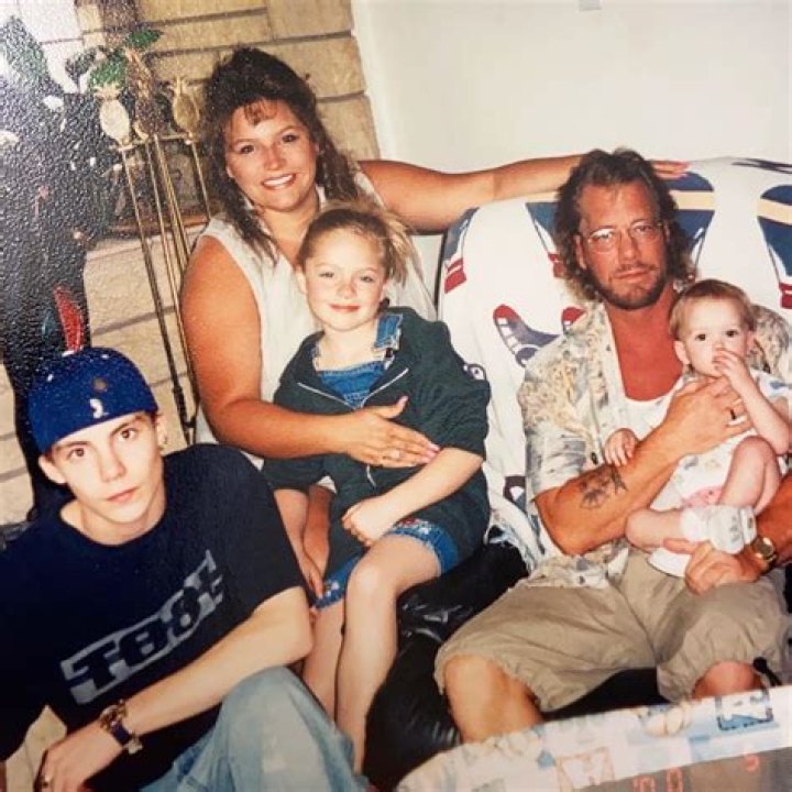 Who is Tim Chapman dating? Tim Chapman girlfriend, wife