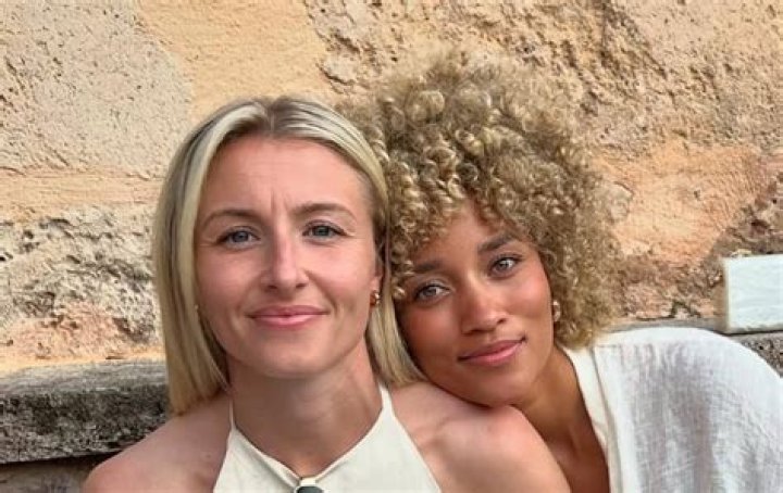 Who is Tom Williamson dating? Tom Williamson girlfriend, wife