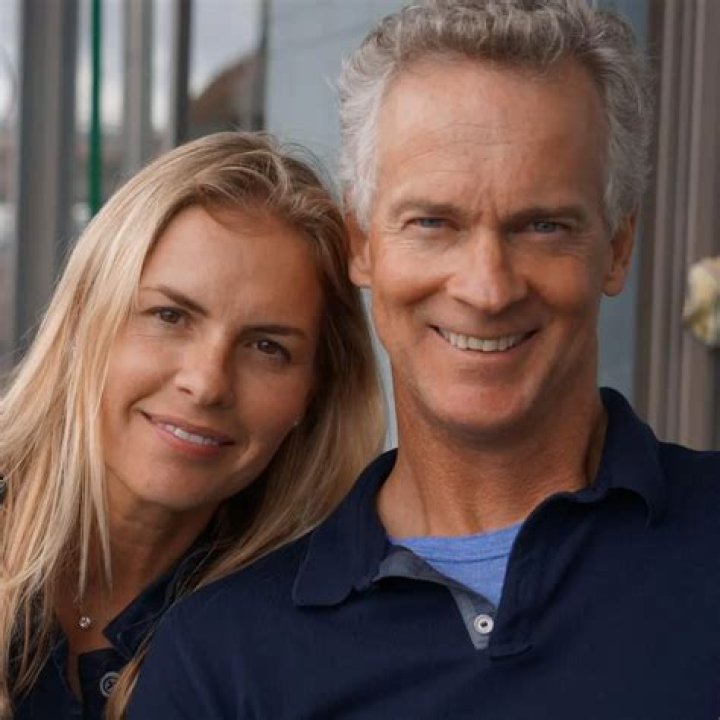 Who is Trace Gallagher dating? Trace Gallagher girlfriend, wife