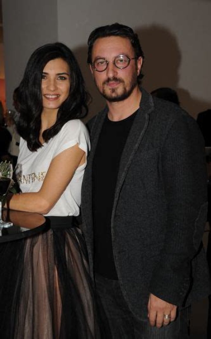 Who is Tuba Büyüküstün dating? Tuba Büyüküstün boyfriend, husband