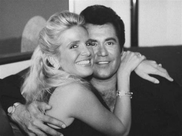 Who is Wayne Newton dating? Wayne Newton girlfriend, wife