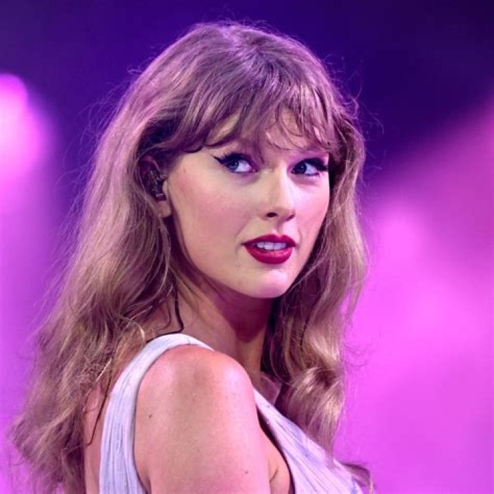 who’s who in Taylor Swift’s inner circle?
