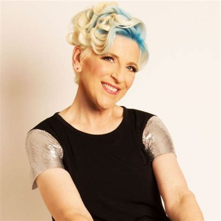 Why Lisa Lampanelli Quit Stand-up to Become a Life Coach