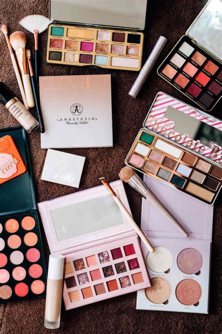 Why Women Buy Knockoff Makeup on Purpose