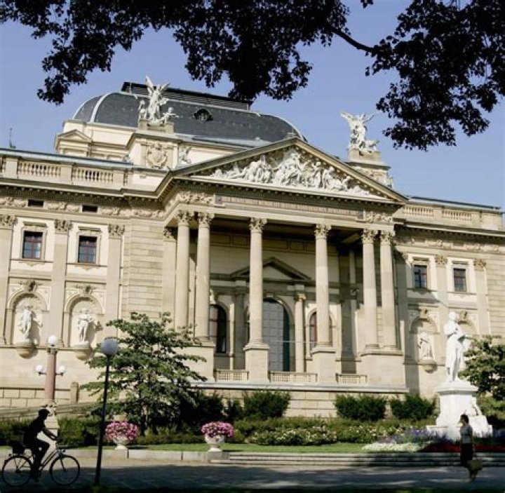 Wiesbaden: Doppelspitze für Staatstheaterintendanz