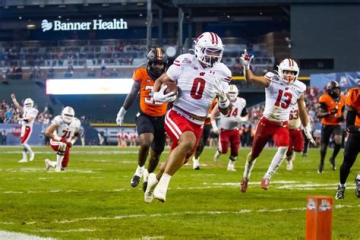 Wisconsin football’s 2023 offensive depth chart projections post-spring practice
