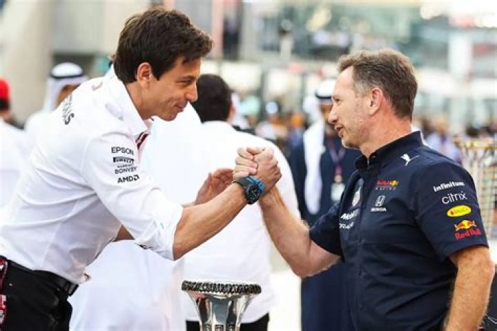 Wolff sigue intentando camelar a Verstappen y Horner le da un zasca épico