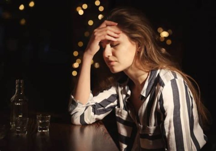 Woman Pretends To Be Drunk In A City At Night To Showcase How Dangerous It Is For Other Women