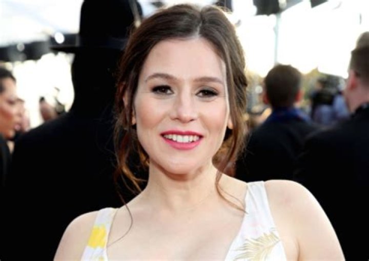 Yael Stone Biography And Net Worth